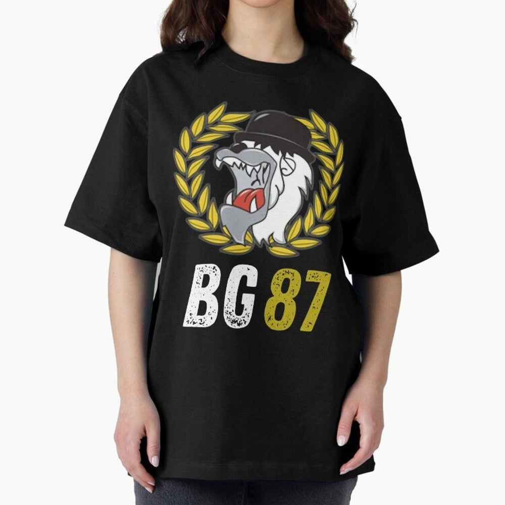 Mala Suerte 87 (Hinchas Del Lyon) Camiseta Esencial Oversized T-Shirt Make Game Day About FIFA World Cup 2026 Group Stage Connected to Messi and Cristiano Ronaldo, Argentina Energy, Classic Soccer Heritage, Championship Pressure, Fan Loyalty and